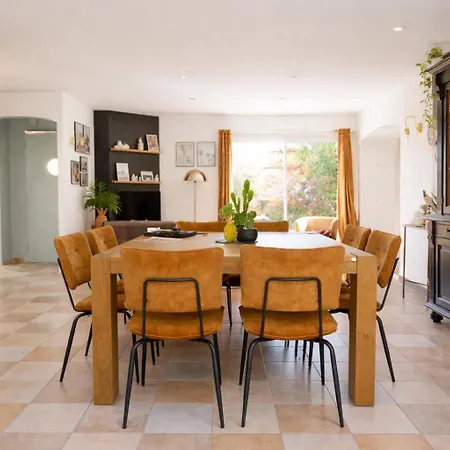 Maison Avec Piscine Privee & Jardin - 8 Personnes 度假居